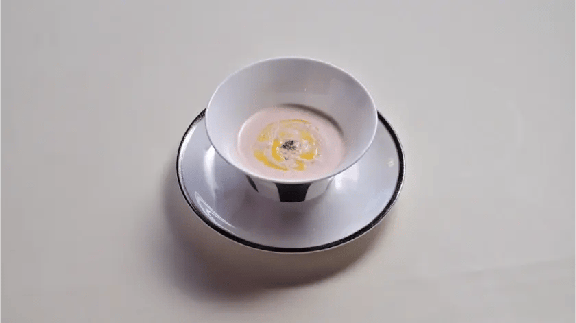 淡路玉葱と苺のポタージュ