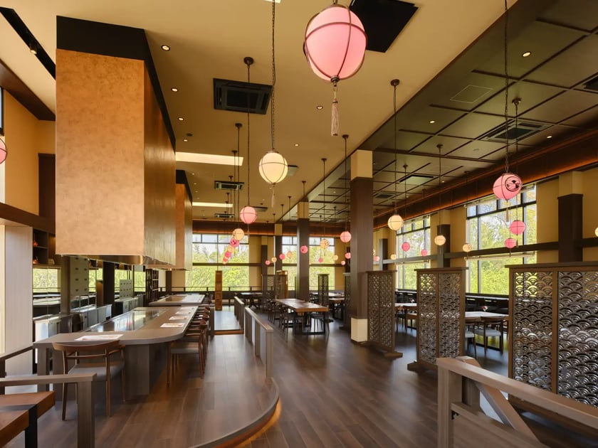 海神人の食卓 桟敷の店内｜カウンター12席とテーブル54席の鉄板焼きレストラン