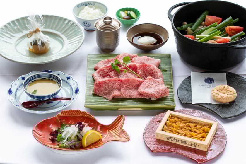 Grand Chariot_03_Cuisine_Awaji Beef Mountain & Sea Tomato Sukiyaki Course