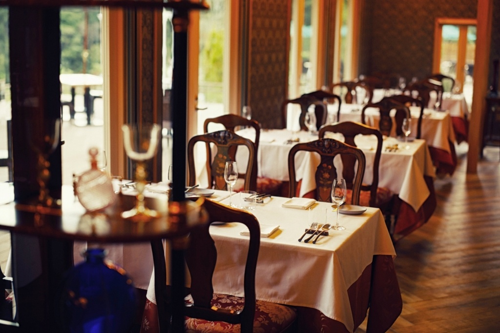 45名収容可能な店内