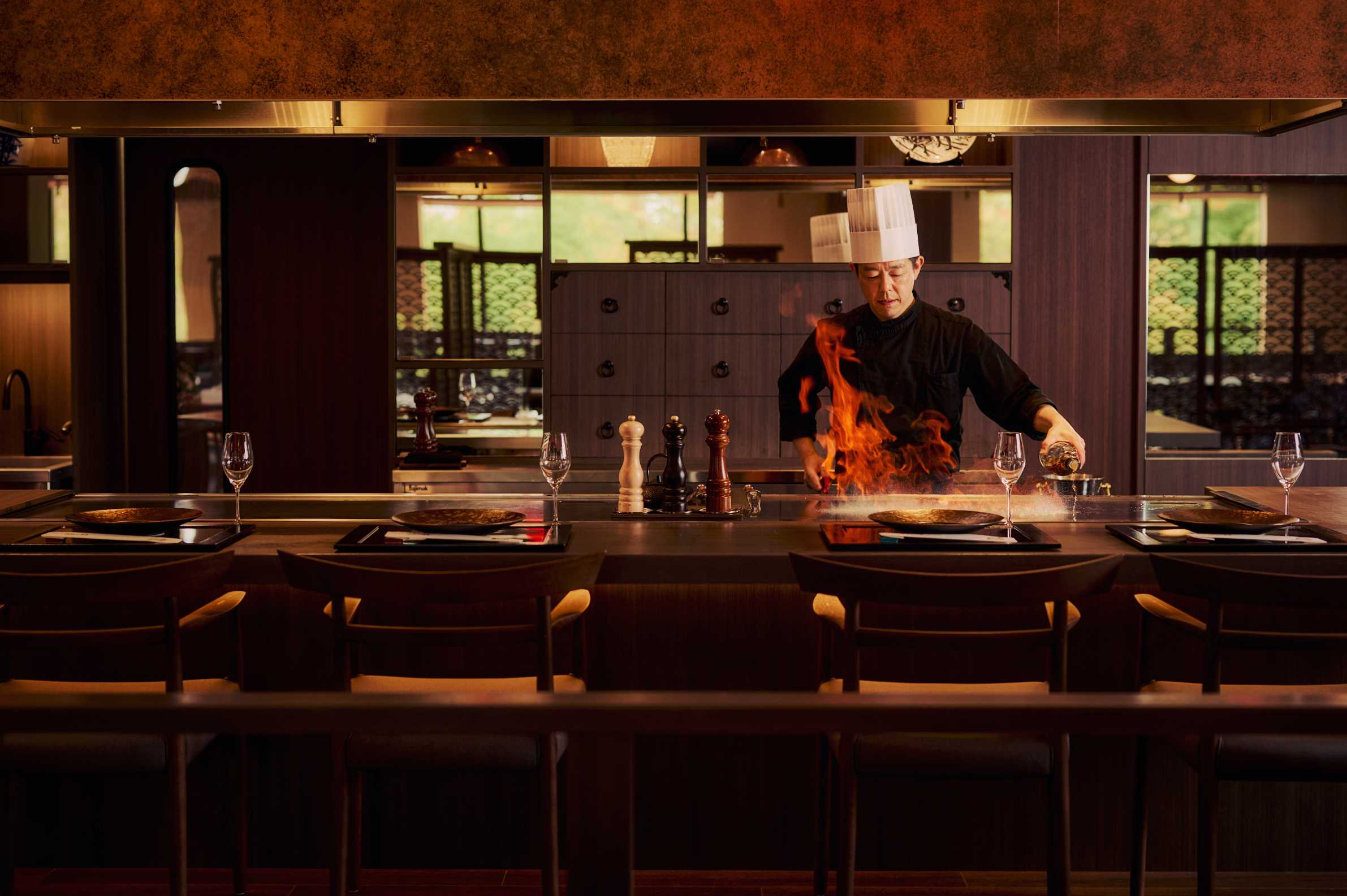 鉄板焼いているイメージ(火あり)2