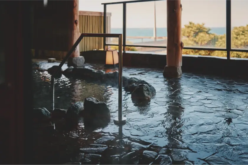 海と空に癒される、非日常の湯浴み